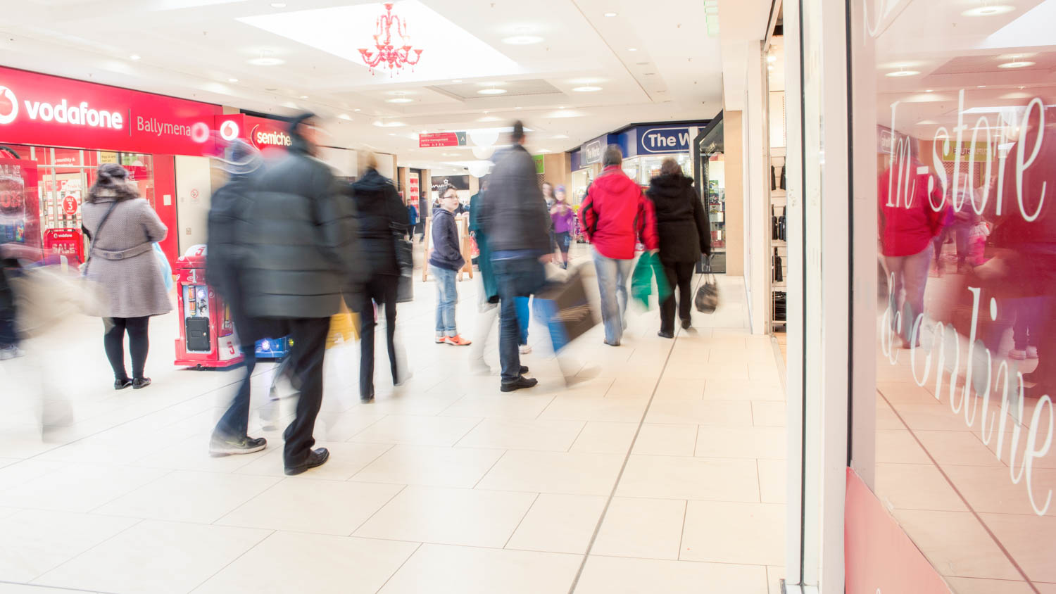 FAMILY SHOPPING
Over 30 fantastic shops
Leading High Street Names
Local independents
Unrivalled shopping experience
READ MORE
